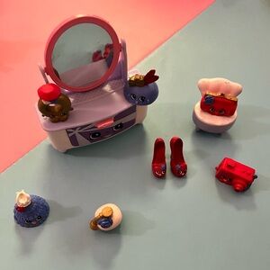 SHOPKINS BEST DRESSED FASHION SPREE, SEASON 3, 8 EXCLUSIVE SHOPKINS & VANITY